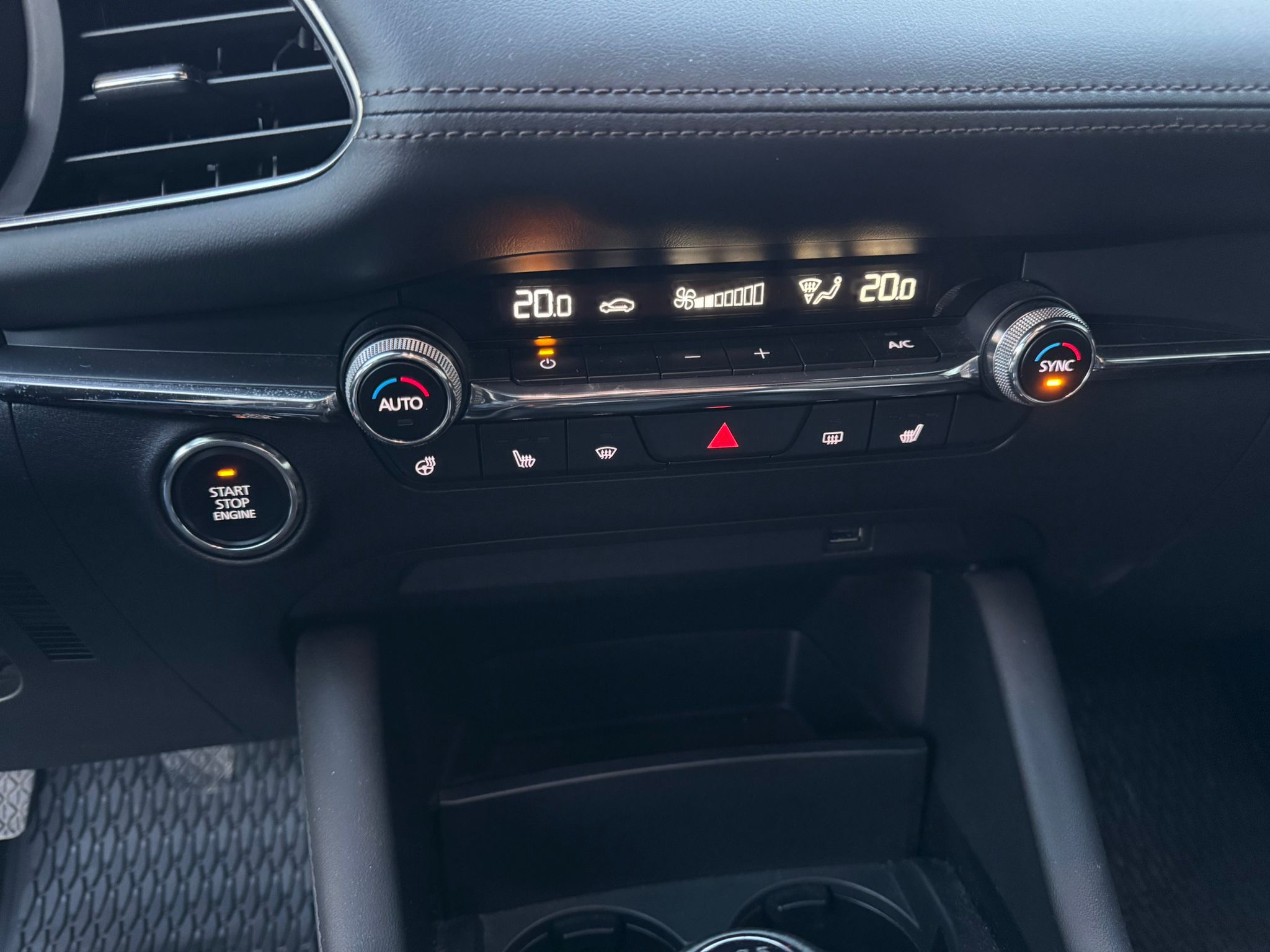 Mazda 3 2.0 Hikari 120 KM  manual 65 000 km  krajowa | VAT-marża